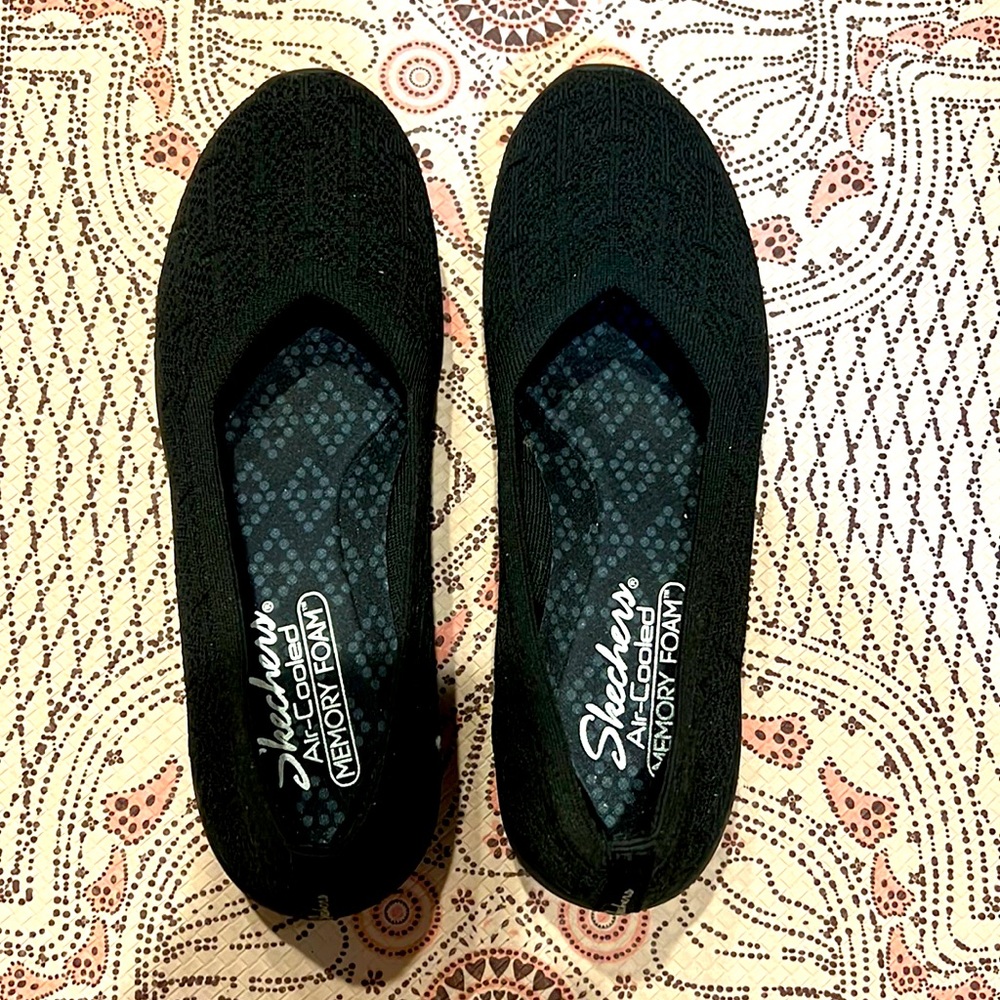 SLIP ON SKETCHERS NEVER WORN